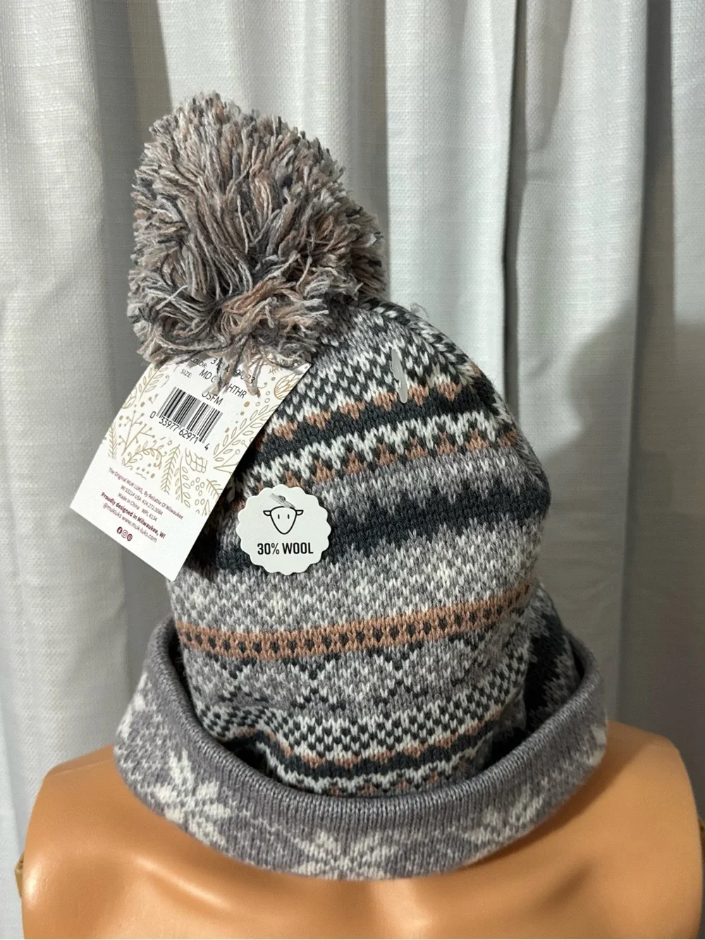 Great MukLuks print women one size Pom Pom warm cozy hat new